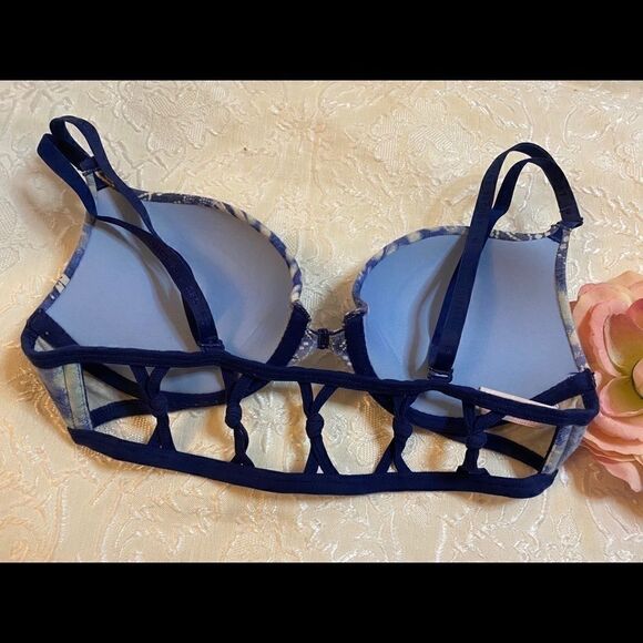 🥀Victoria’s Secret very Sexy PiGeonnant Bra 34B - Picture 10 of 12